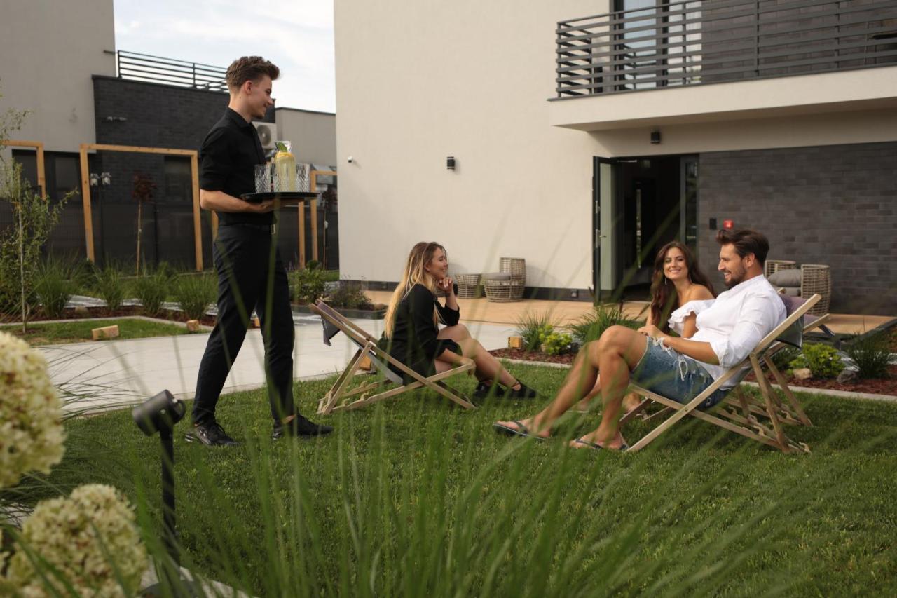 Resto Inn - Smart Apartamenty Blisko Energylandii Polwies 外观 照片